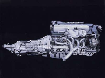 نماي  موتور اتومبيل استون مارتين DB7-Vantage-2015