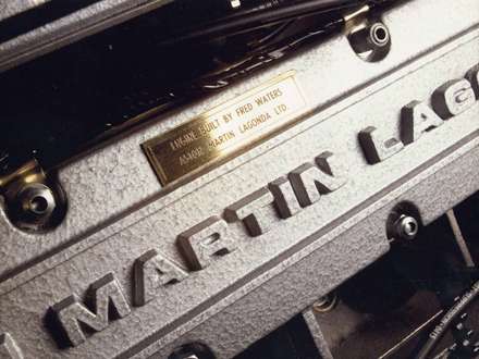 نماي سيستم موتور  اتومبيل استون مارتسن  - V8- 1977-Vantage-