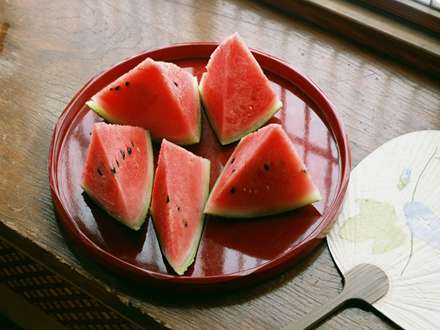 هندوانه در هوای گرم تابستان