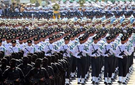 رژه بزرگ نیروهای مسلح با حضور رئیس‌جمهور