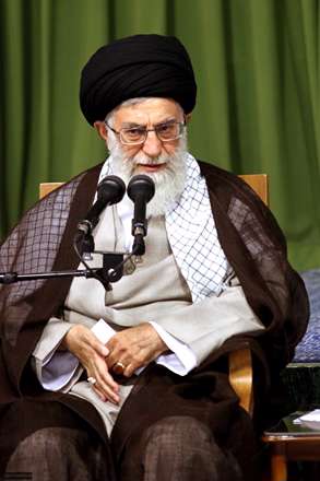 رهبر حسینی ما، جلوه ی پیر خمینه/همیشه مثل خمینی، زیر پرچم حسینه