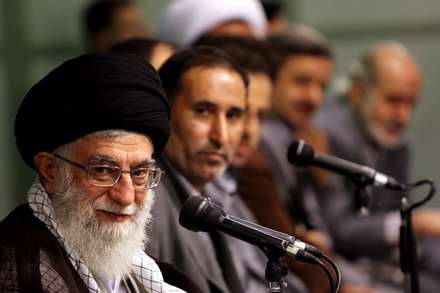 چرا دشمن نمیخواهد بفهمد/وضوی بی ولایت آب بازیست