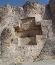 کالبد هخامنشیان بر سینه کوه 