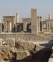کالبد هخامنشیان بر سینه کوه 