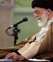 رهبر معظم انقلاب اسلامی: همه جناحها باید مراقب باشند تا دوست و دشمن را اشتباه نگیرند 