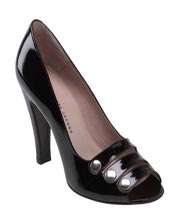 تق و تق صدای کفش پاش می یاد