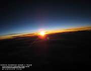 طلوع خورشید از لبه فضا