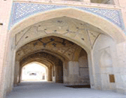 جامع ومدرسة آقابزرك