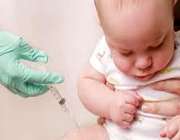 تزریق واکسن به ران کودک
