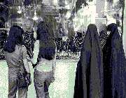امام خمینی:حجاب اجباری نیست! 1