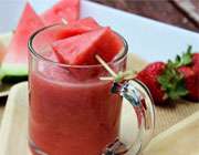 آب هندوانه و توت فرنگی