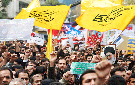 قرائت قطعنامه ای در راهپیمایی 13 آبان در تهران