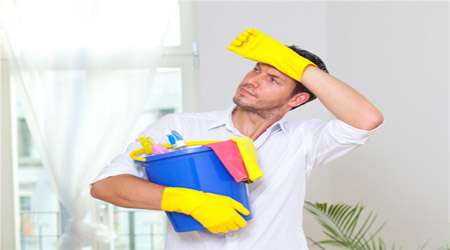 کمک کردن اقایان در منزل