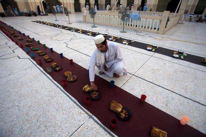 ماه رمضان از لنز دوربین رویترز