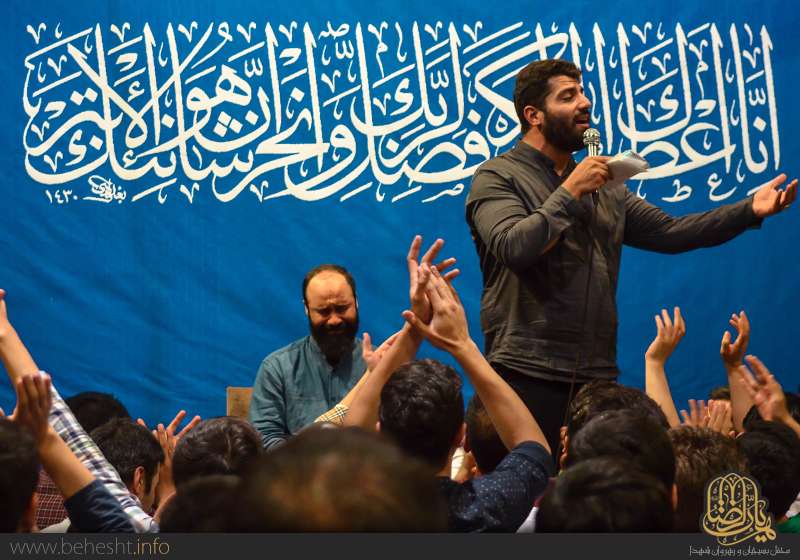 مادر همونه که بهشت به زیر پاشه مادر همونه که بهشت به زیر پاشه