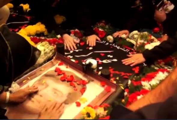 دیدار عاشقانه مادر و فرزند پس از 35 سال دیدار عاشقانه مادر و فرزند پس از 35 سال
