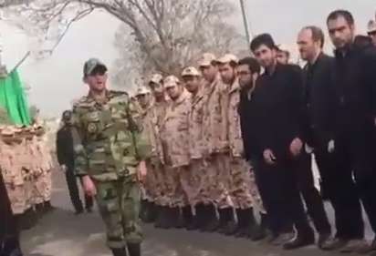 استقبال حماسی برادر شهید مدافع حرم از پیکر برادرش استقبال حماسی برادر شهید مدافع حرم از پیکر برادرش